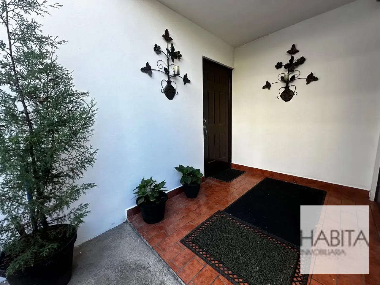 Casa para Vivienda/Oficina en zona 10 — Casa en Alquiler en Zona 10, Guatemala, Ciudad — foto 2 de 12