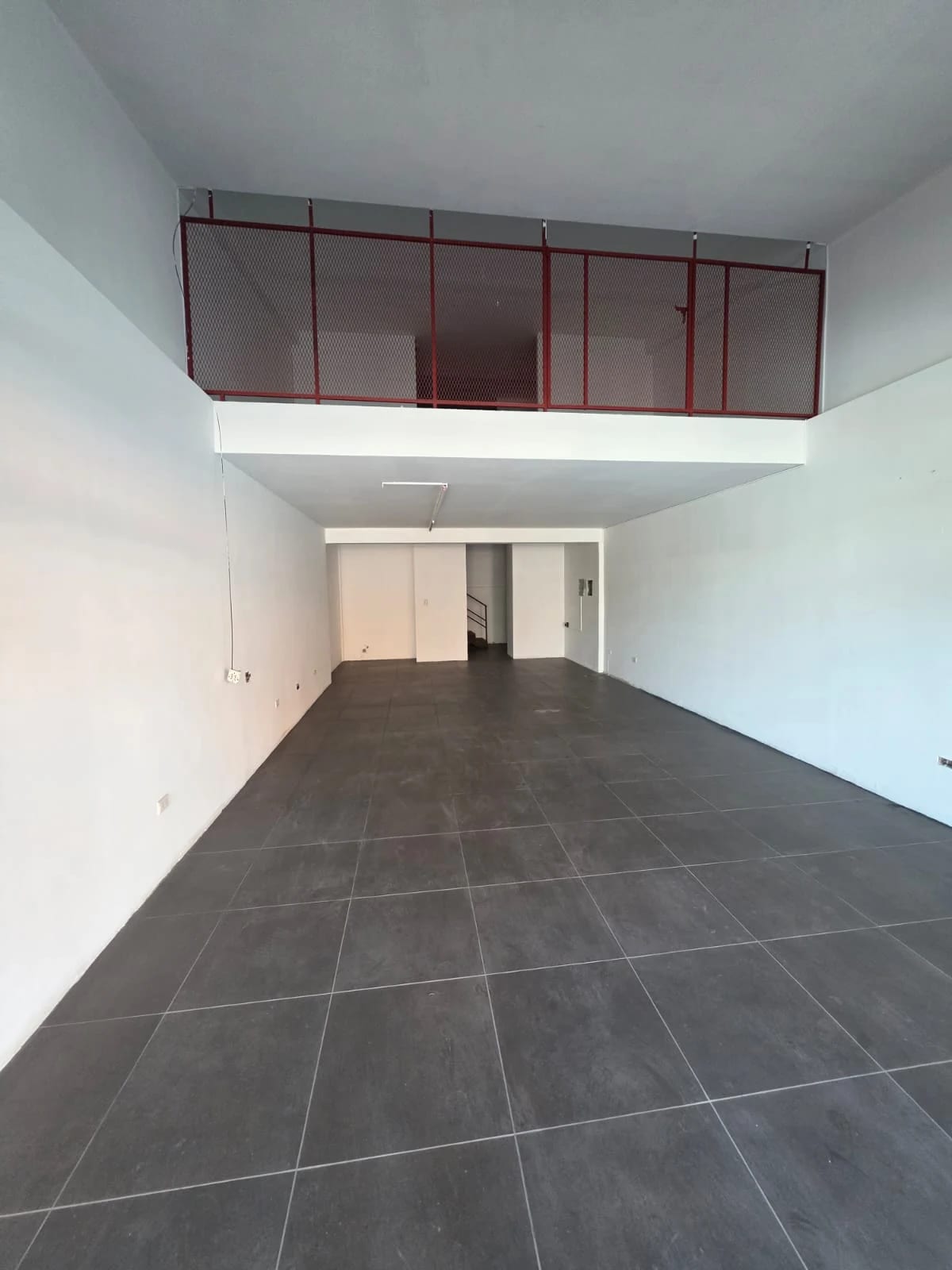 Local Comercial zona 10 mezzanine — Local en Alquiler en Zona 10, Guatemala, Ciudad — foto 1 de 2