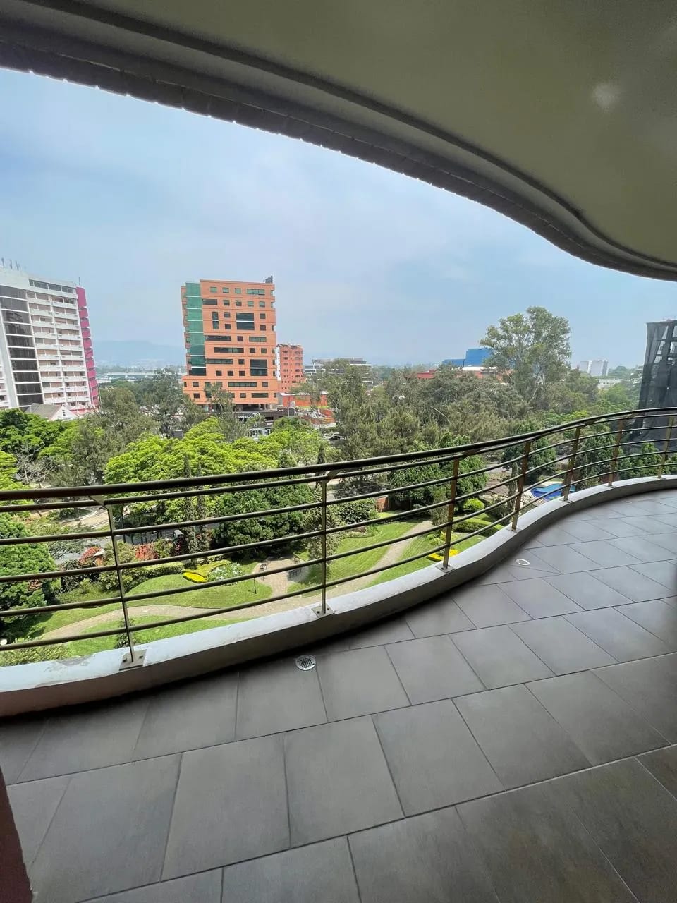 Apartamento Tadeus z14 con 3 habitaciones y cuarto servicio — Apartamento en Alquiler en Tadeus, Zona 14, Guatemala, Ciudad — foto 3 de 17
