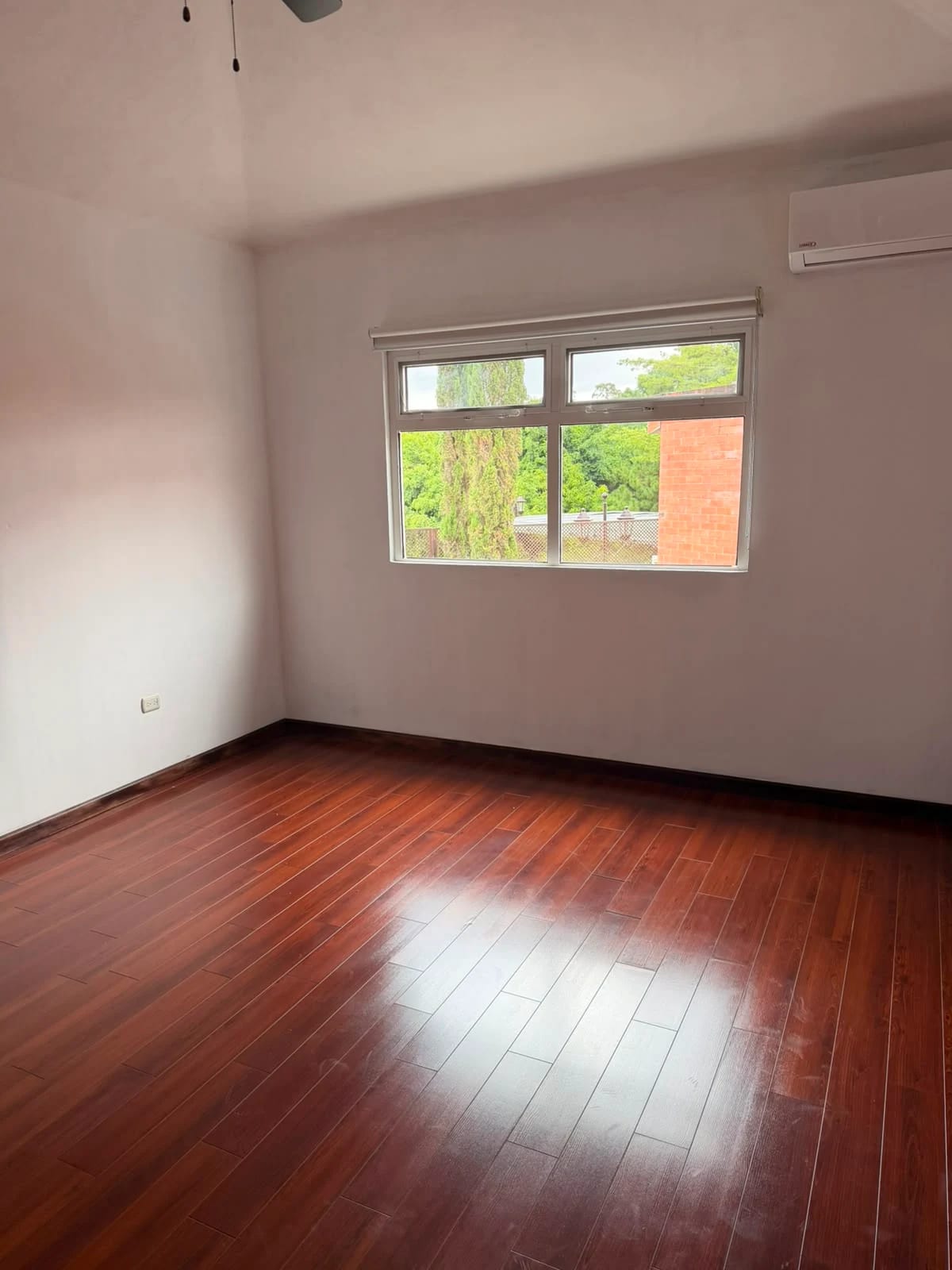 Elegante casa El Prado 4 habitaciones — Casa en Alquiler en El Prado, Zona 10, Guatemala, Ciudad — foto 13 de 13