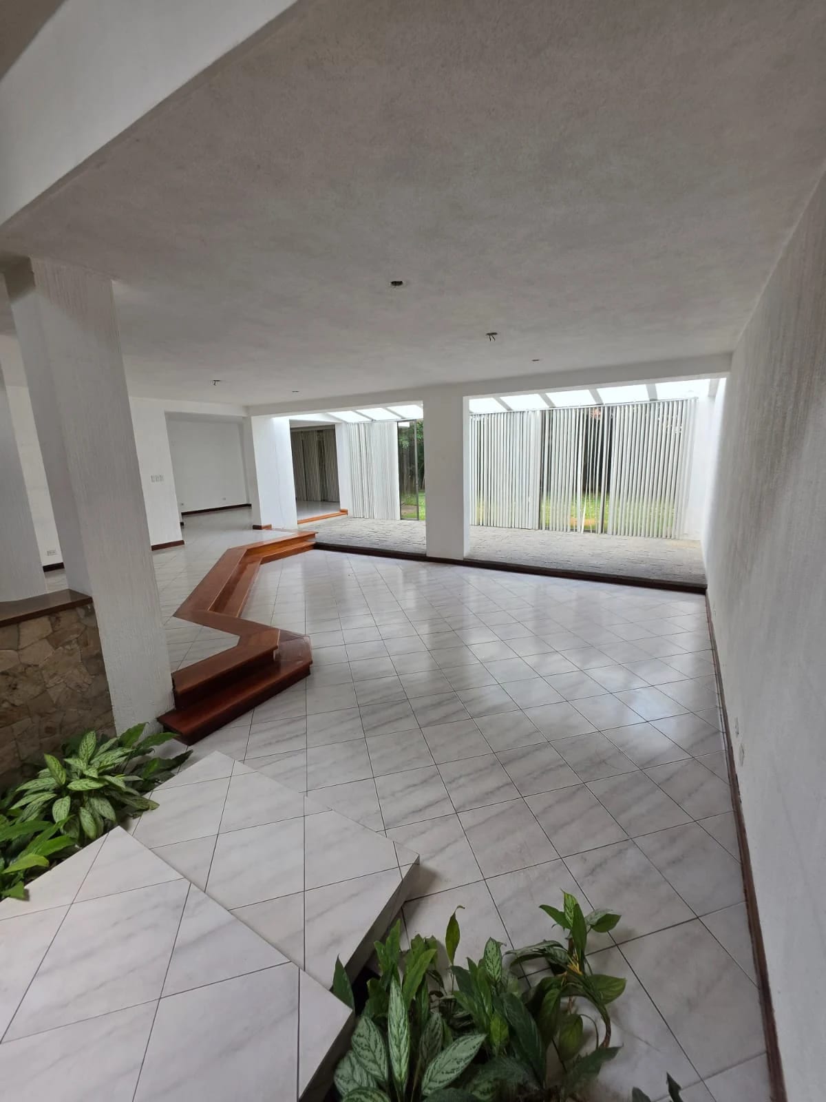 Casa comercial / oficina zona 14 — Oficina en Alquiler en Zona 14, Guatemala, Ciudad — foto 1 de 11