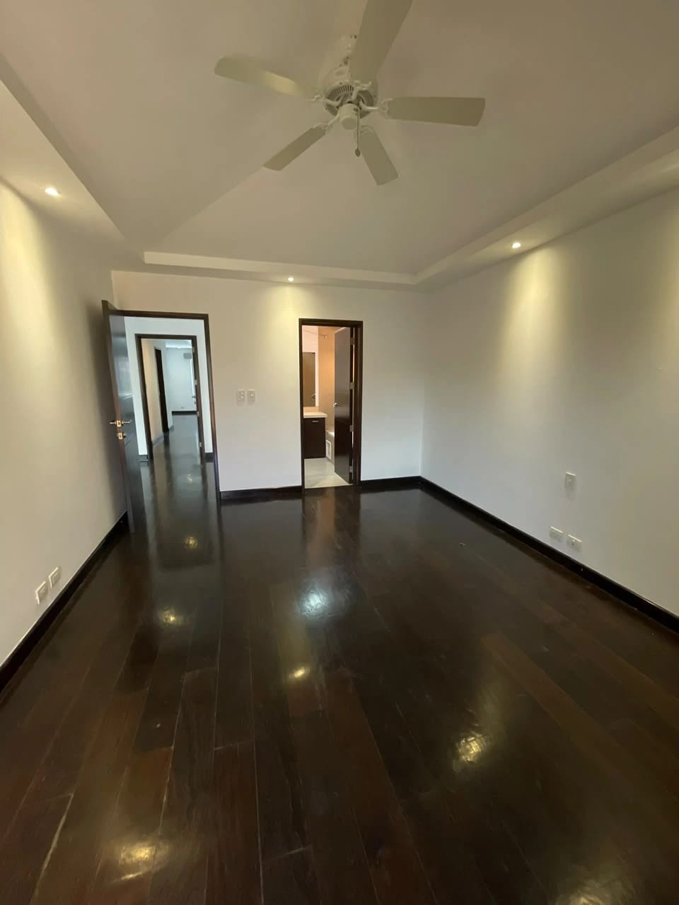 Casa en Venta La Joya zona 10 4 Habitaciones + cuarto servicio — Casa en Venta en Zona 10, Guatemala, Ciudad — foto 9 de 13