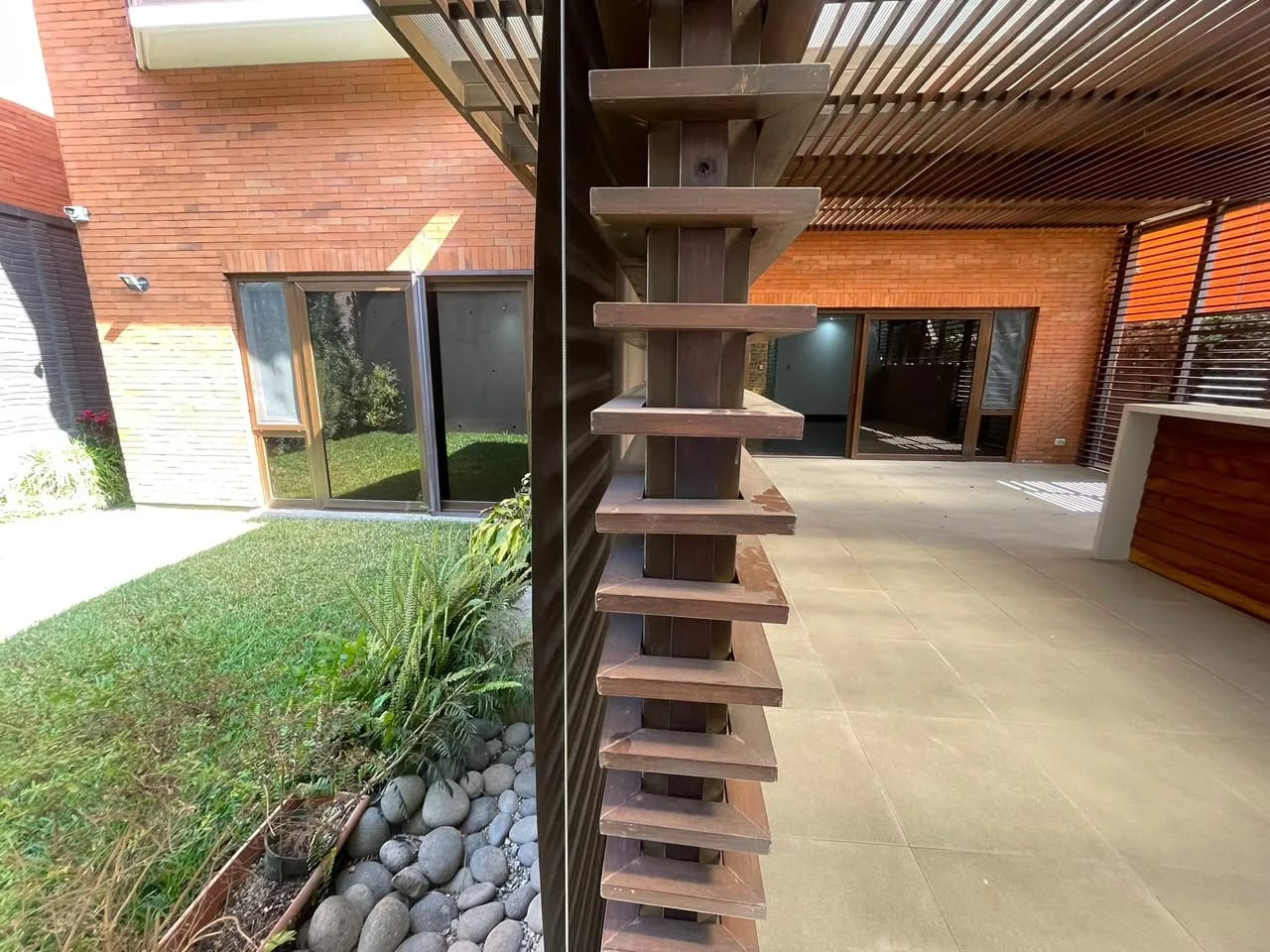 Casa en Venta La Joya zona 10 4 Habitaciones + cuarto servicio — Casa en Venta en Zona 10, Guatemala, Ciudad — foto 1 de 13