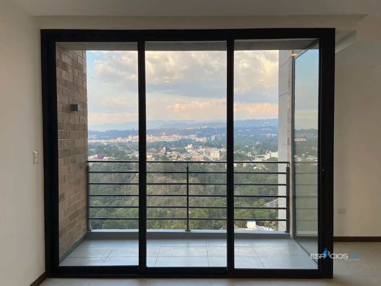 Apartamento cerca de universidades, hospitales, restaurantes zona 10 — Apartamento en Venta en Zona 10, Guatemala, Ciudad — foto 3 de 7