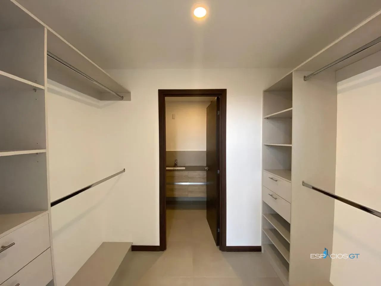 Apartamento cerca de universidades, hospitales, restaurantes zona 10 — Apartamento en Venta en Zona 10, Guatemala, Ciudad — foto 5 de 7