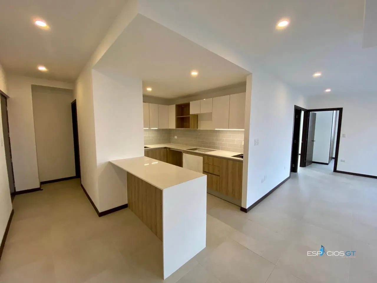 Apartamento cerca de universidades, hospitales, restaurantes zona 10 — Apartamento en Venta en Zona 10, Guatemala, Ciudad — foto 1 de 7