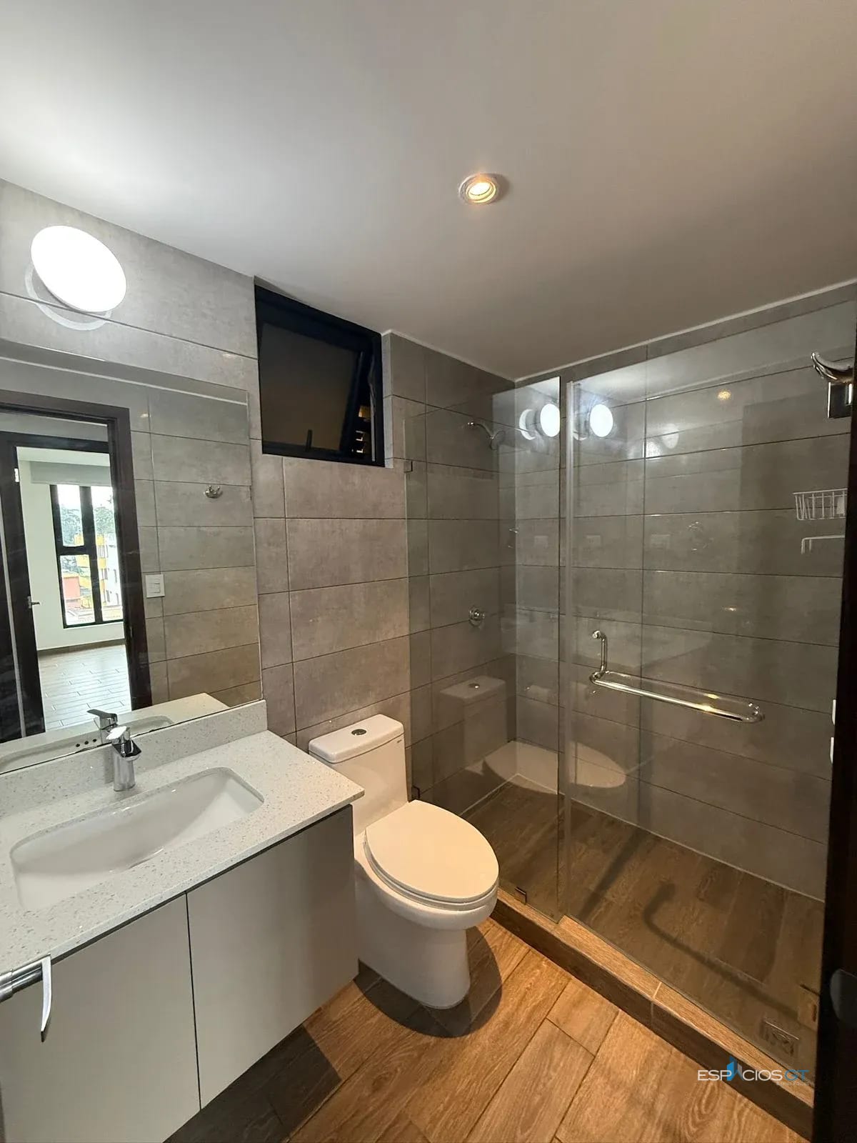 APARTAMENTO EN ZONA 1595 m² | 3 dormitorios | 2 parqueos (+1) — Apartamento en Alquiler en Parque 15, Zona 15, Guatemala, Ciudad — foto 4 de 11