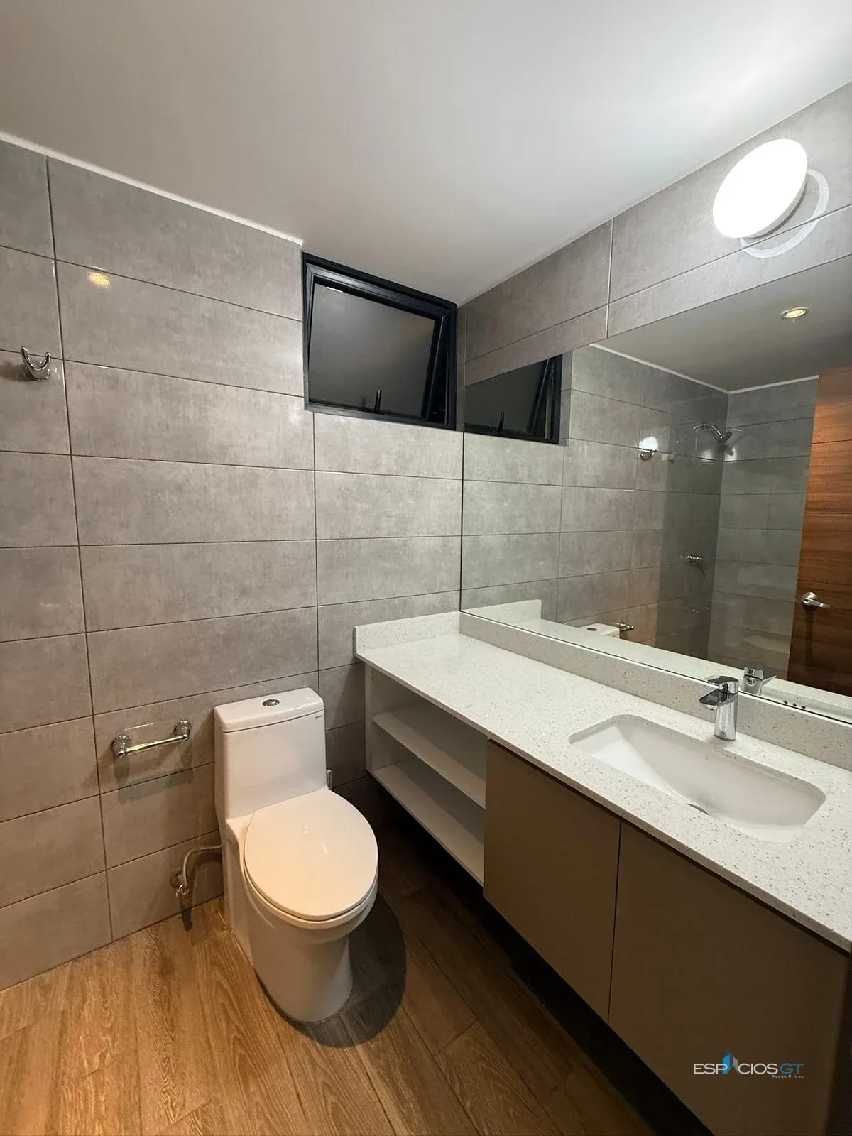 APARTAMENTO EN ZONA 1595 m² | 3 dormitorios | 2 parqueos (+1) — Apartamento en Alquiler en Parque 15, Zona 15, Guatemala, Ciudad — foto 2 de 11