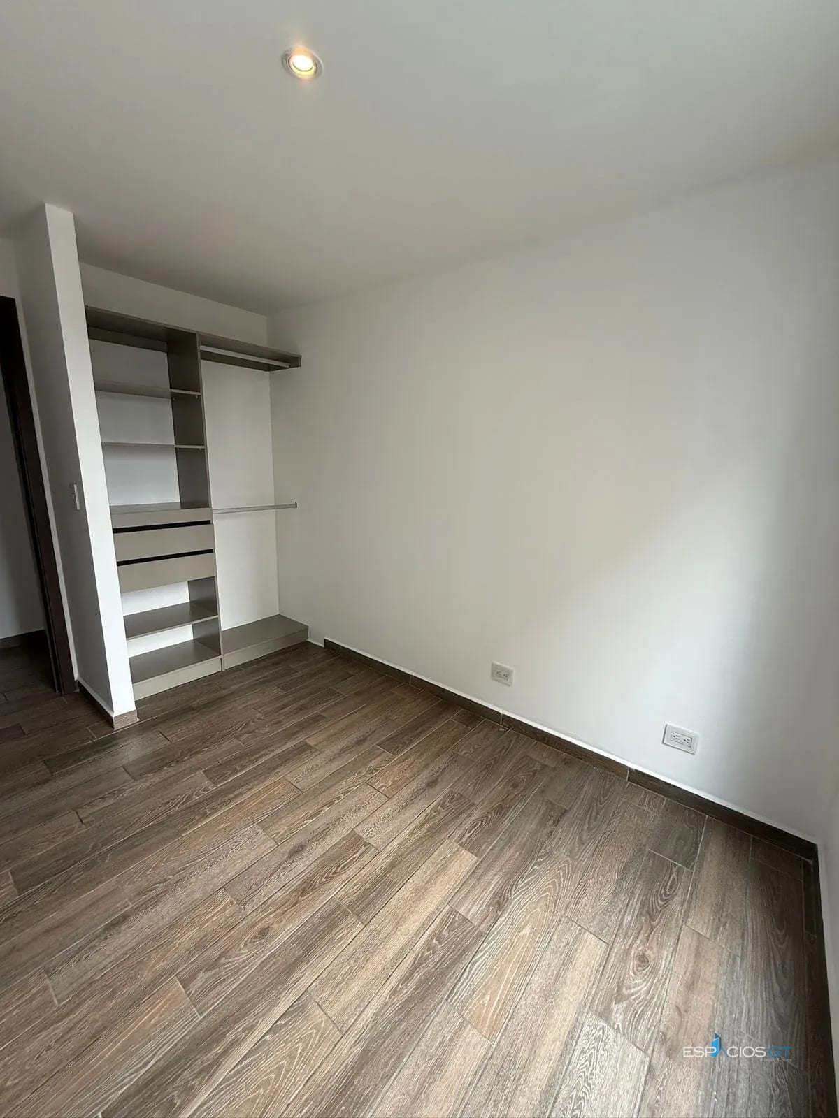 APARTAMENTO EN ZONA 1595 m² | 3 dormitorios | 2 parqueos (+1) — Apartamento en Alquiler en Parque 15, Zona 15, Guatemala, Ciudad — foto 5 de 11