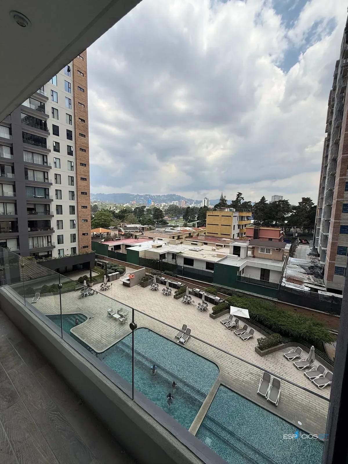 APARTAMENTO EN ZONA 1595 m² | 3 dormitorios | 2 parqueos (+1) — Apartamento en Alquiler en Parque 15, Zona 15, Guatemala, Ciudad — foto 1 de 11