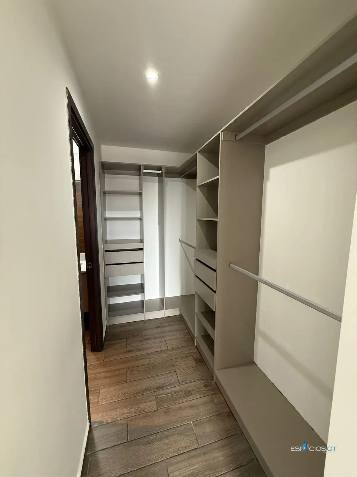 APARTAMENTO EN ZONA 1595 m² | 3 dormitorios | 2 parqueos (+1) — Apartamento en Alquiler en Parque 15, Zona 15, Guatemala, Ciudad — foto 11 de 11
