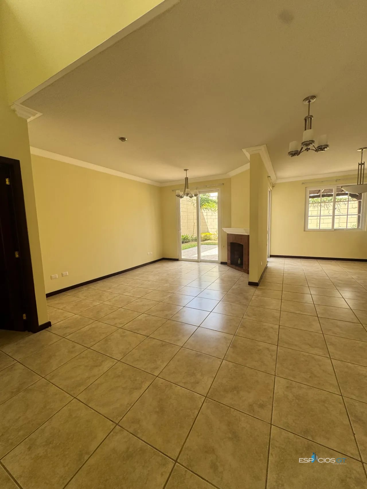 Casa Amplia en Villas de Entreverdes CAES, Entrada a Fraijanes — Casa en Venta en Villas de Entreverdes, Carretera a El Salvador, Guatemala, Ciudad — foto 5 de 10