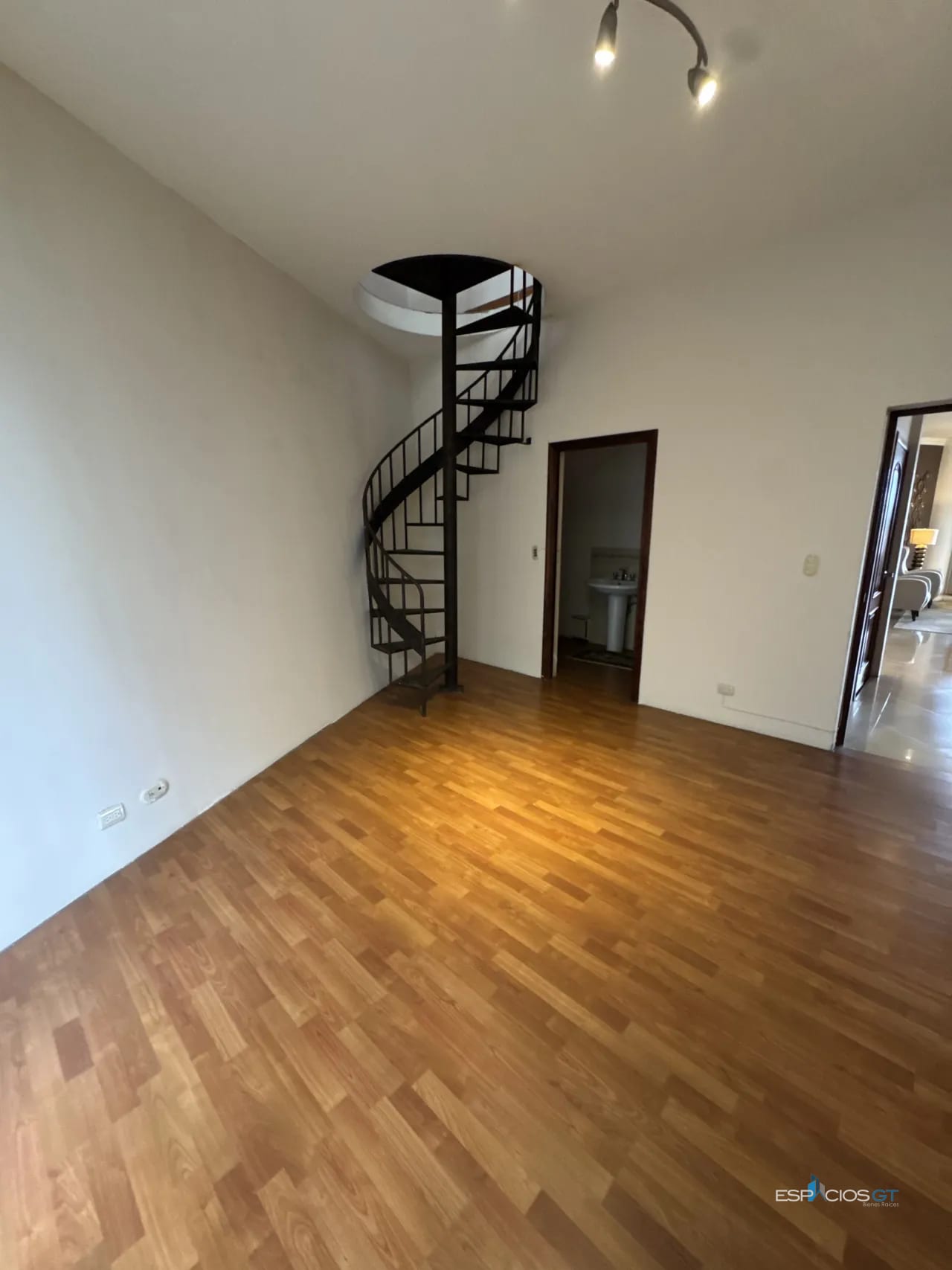 Casa| Puerta del Valle | Zona 1 Mixco 💰 US$400,000 Neg — Casa en Venta en Zona 1 Mixco, Guatemala, Ciudad — foto 12 de 12