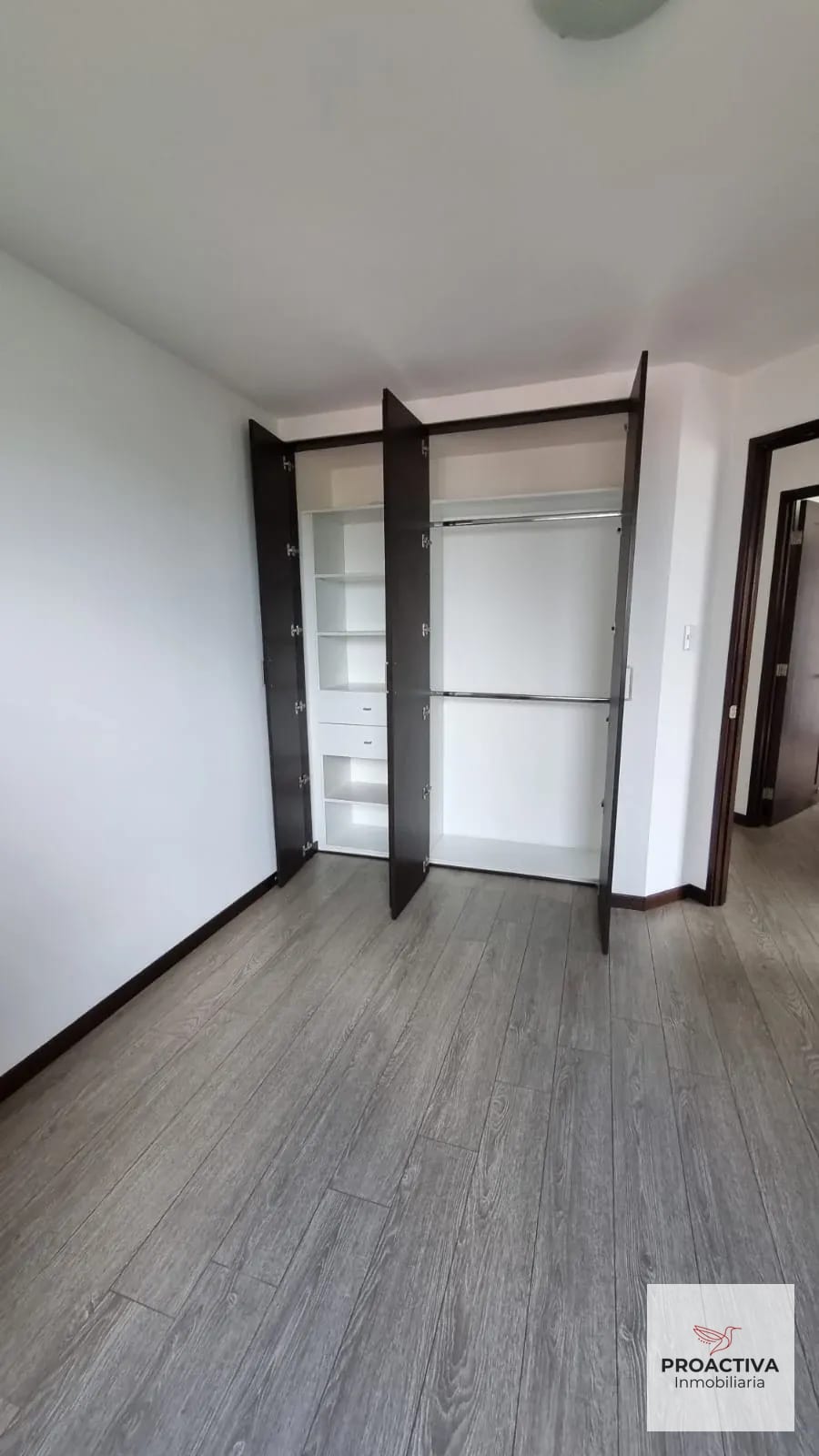 RENTA Apartamento zona 10 excelente ubicación — Apartamento en Alquiler en Zona 10, Guatemala, Ciudad — foto 3 de 9