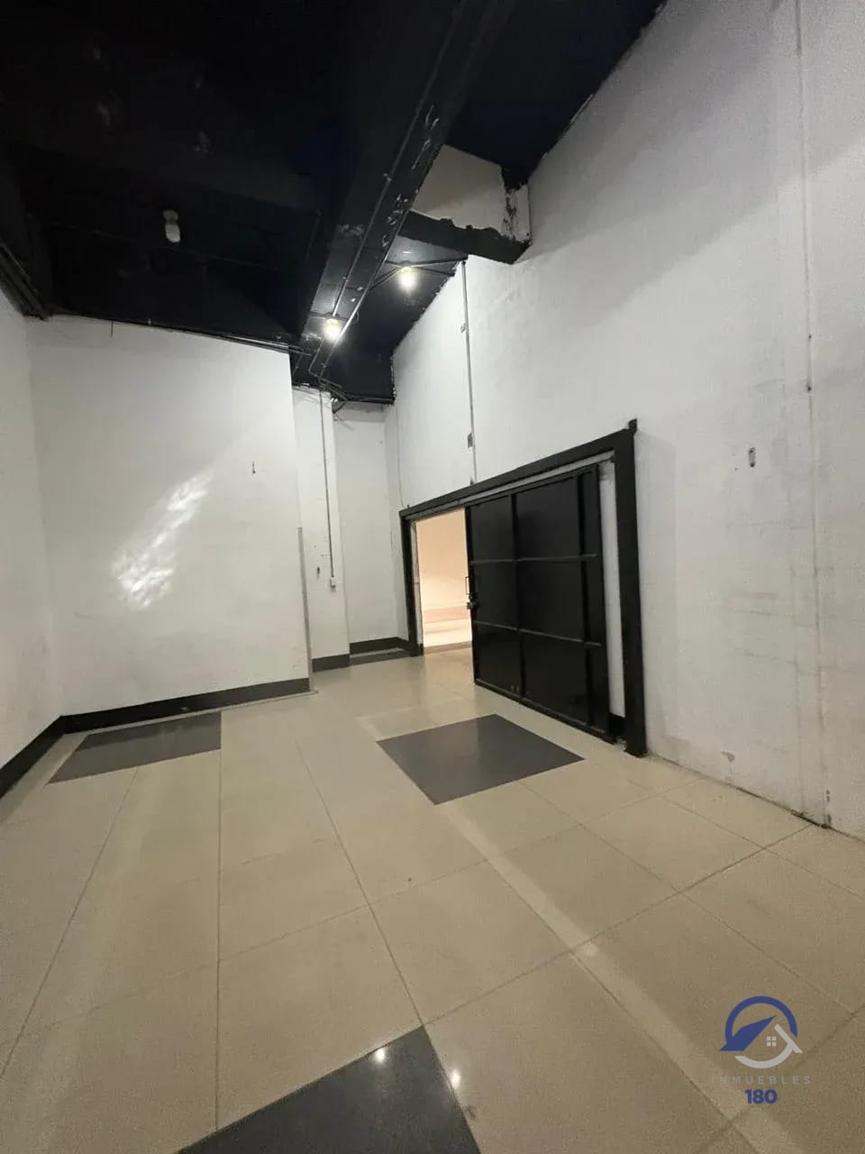Amplio local en renta en C.C. Punto Roosevelt, zona 7 — Local en Alquiler en Zona 7, Guatemala, Ciudad — foto 16 de 16
