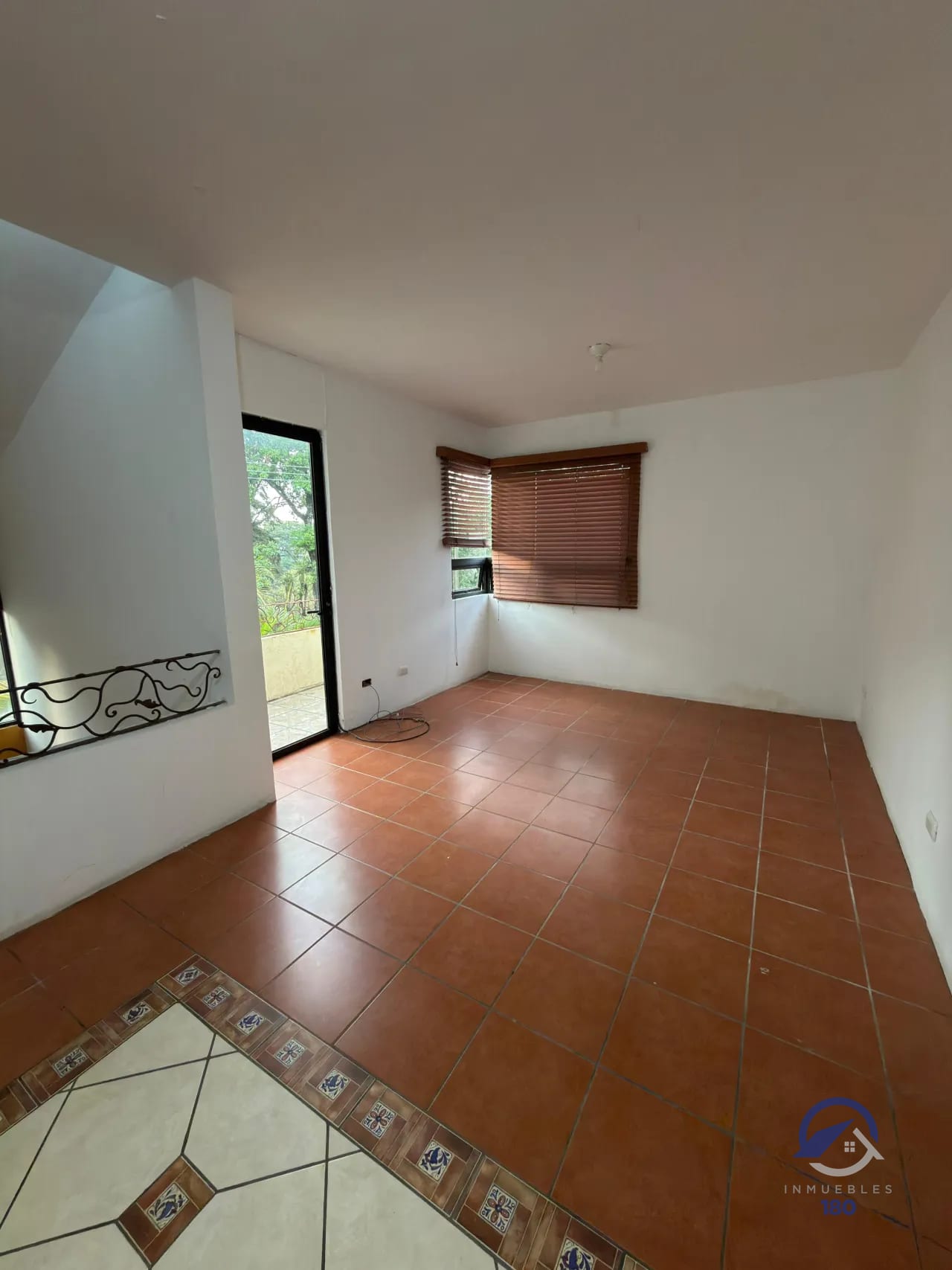 Casa en Renta en Pinares de San Cristobal, zona 8, Mixco — Casa en Alquiler en Pinares de San Cristobal, Zona 8 Mixco, Guatemala, Ciudad — foto 7 de 12