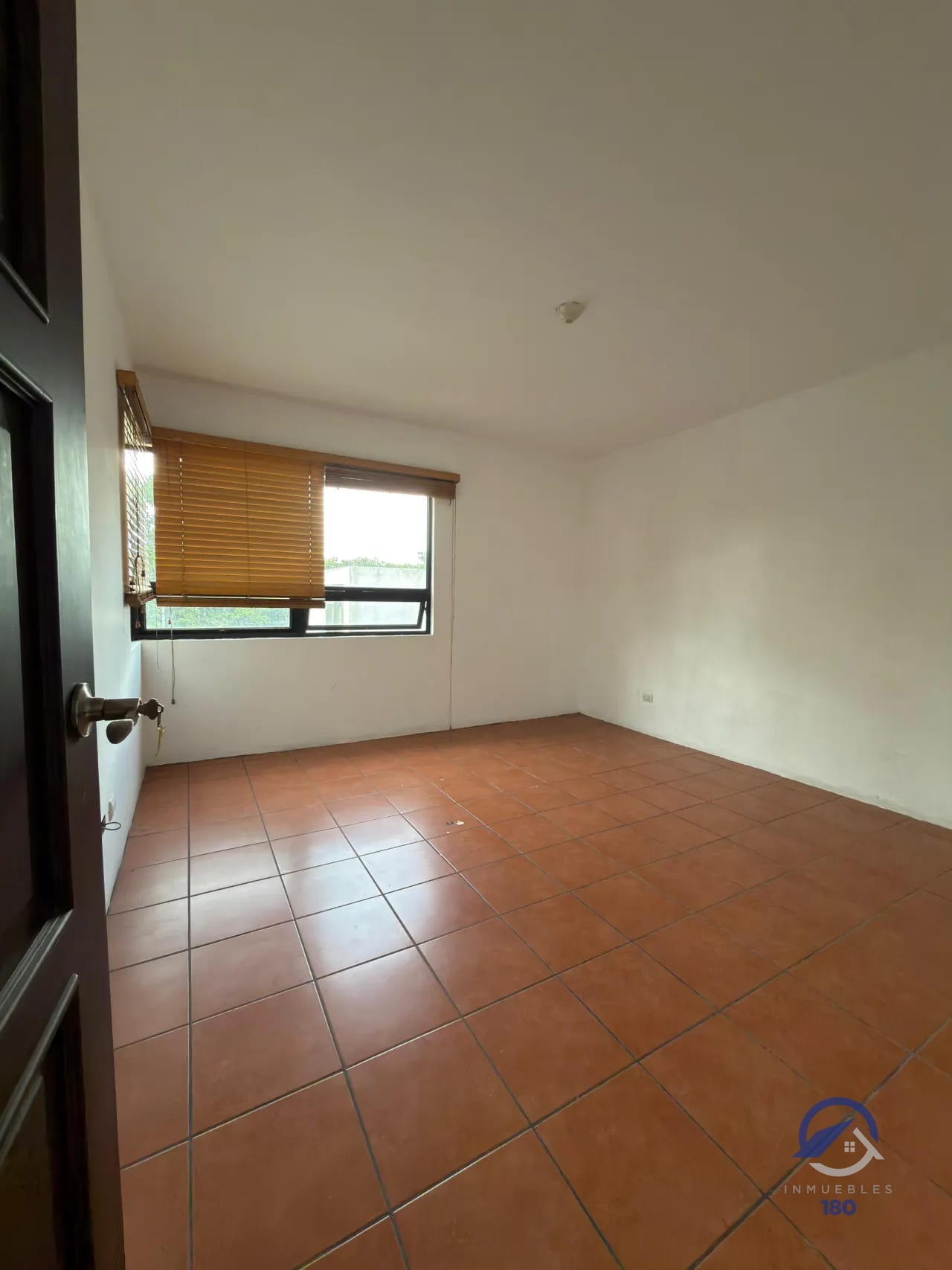 Casa en Renta en Pinares de San Cristobal, zona 8, Mixco — Casa en Alquiler en Pinares de San Cristobal, Zona 8 Mixco, Guatemala, Ciudad — foto 10 de 12