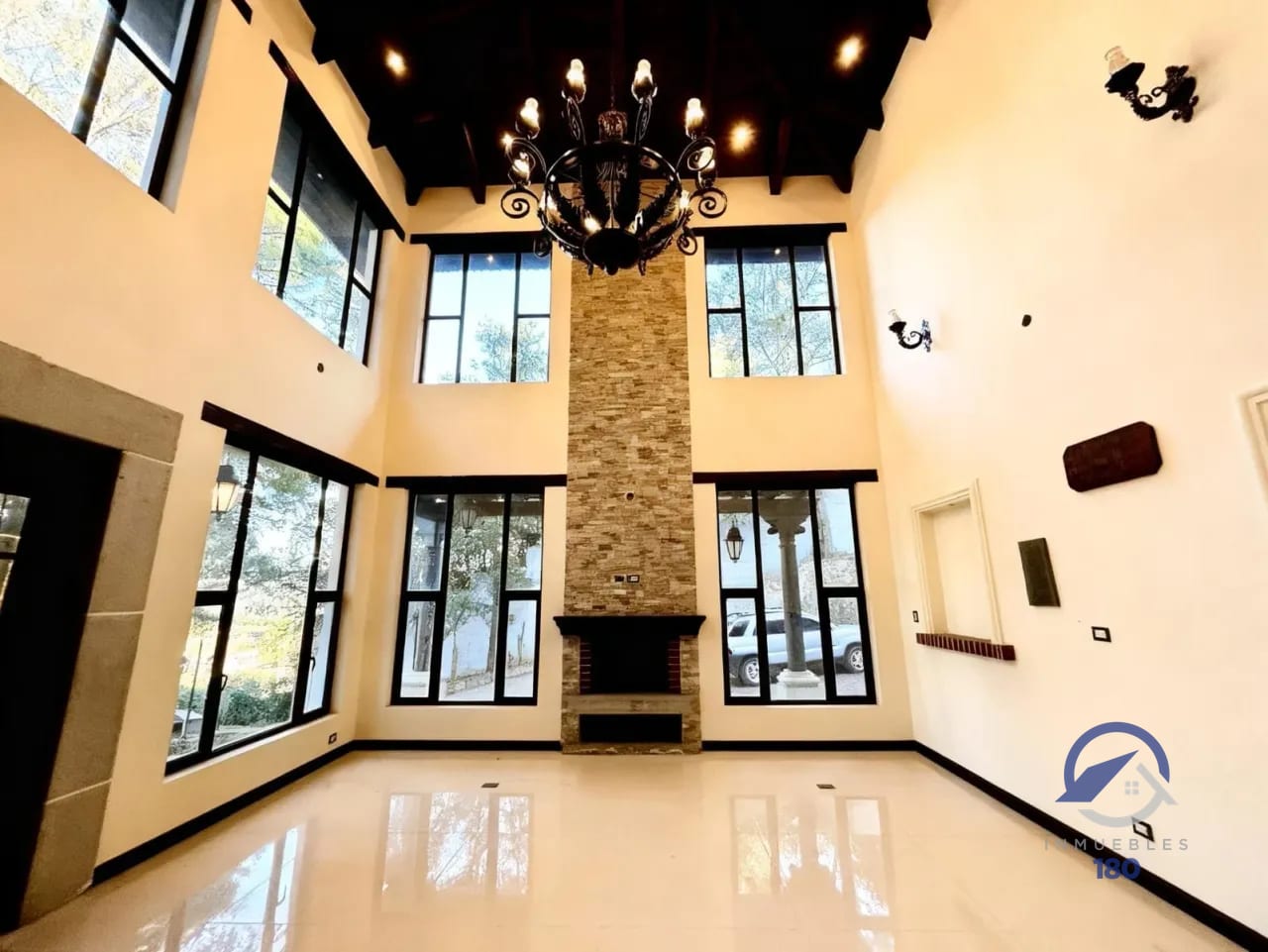 Casa en venta sobre la Carretera Interamericana, km. 33.8 — Casa en Venta en San Lucas Sacatepéquez, Sacatepéquez — foto 10 de 13