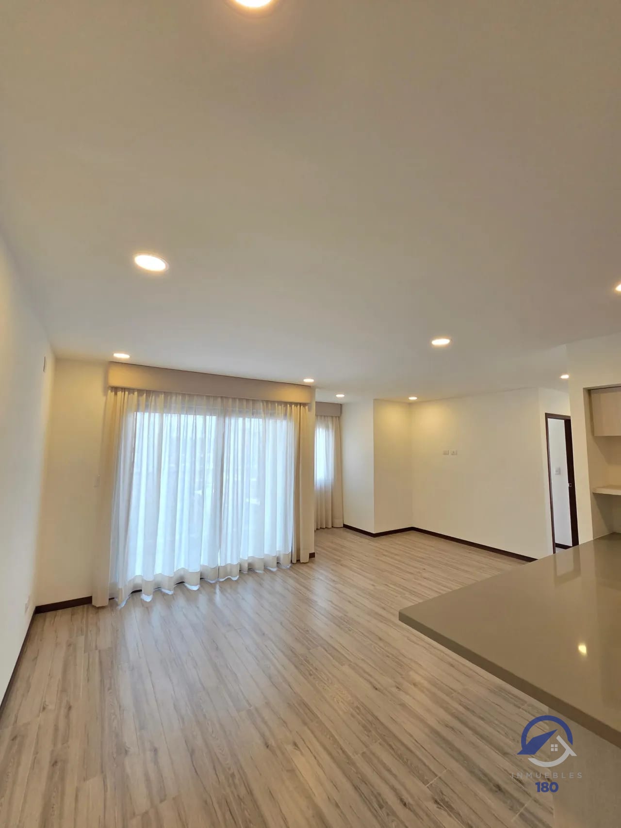 Apartamento para estrenar en renta en Edificio Neo 2, zona 10 — Apartamento en Alquiler en Neo Apartamentos, Zona 10, Guatemala, Ciudad — foto 3 de 16