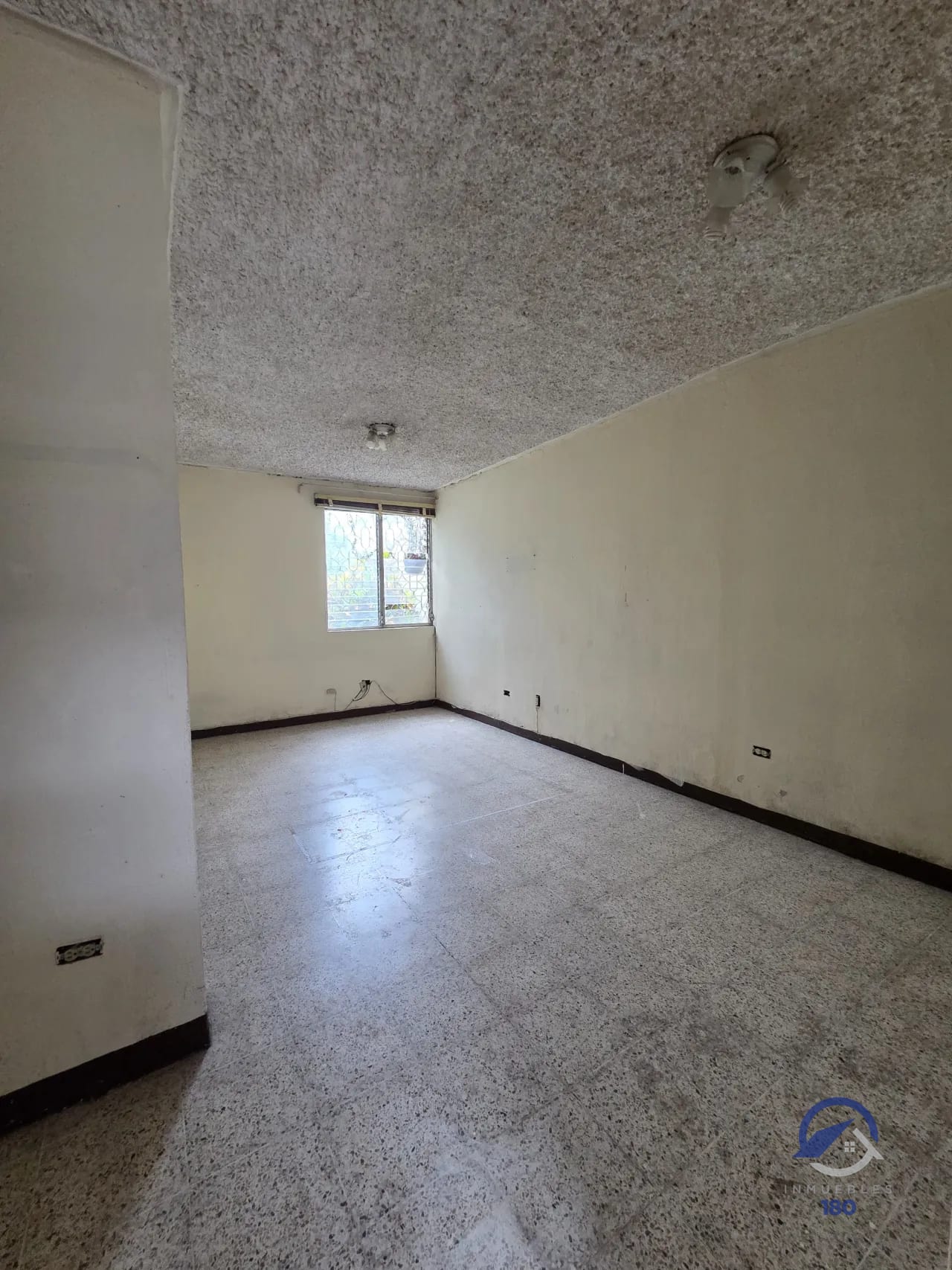 Terreno con casa para demoler en venta en Colonia El Maestro, zona 15 — Terreno en Venta en El Maestro II, Zona 15, Guatemala, Ciudad — foto 9 de 15