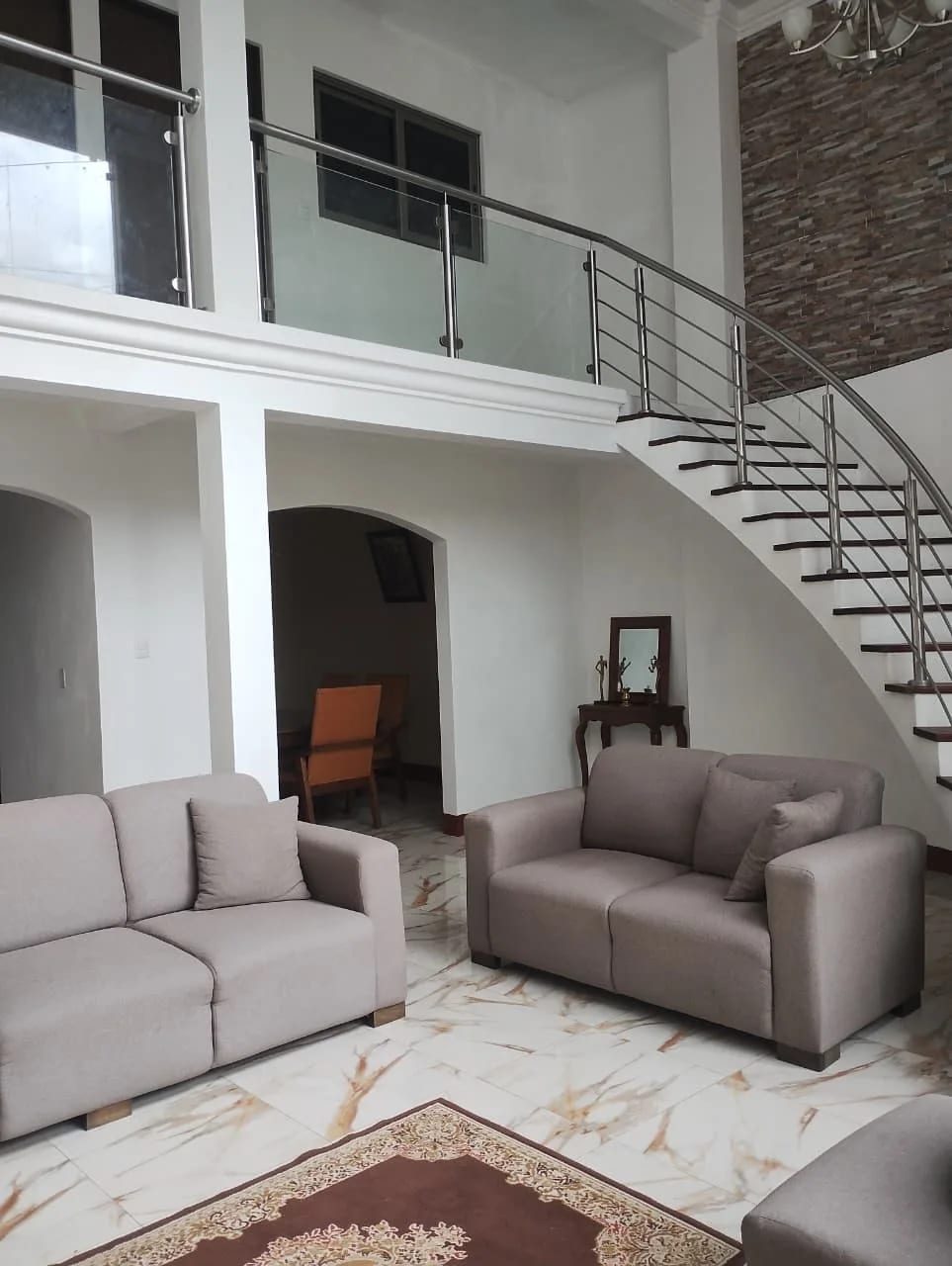 Venta de casa en Residencial Vistas de Florencia | Santa Lucía Milpas Altas — Casa en Venta en Santa Lucía Milpas Altas, Sacatepéquez — foto 3 de 15
