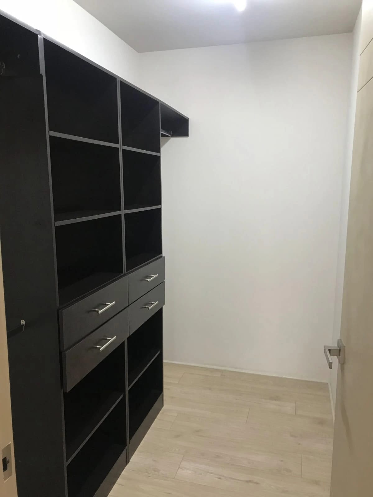Renta de apartamento en Edificio Veinti4 zona 10 | Nivel 9 — Apartamento en Alquiler en Veinti4, Zona 10, Guatemala, Ciudad — foto 8 de 13