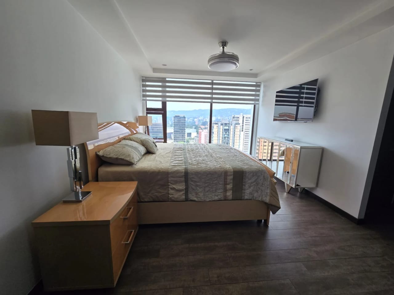 Renta de apartamento amueblado en Edificio Urbana Zona 10 — Apartamento en Alquiler en Urbana, Zona 10, Guatemala, Ciudad — foto 4 de 10