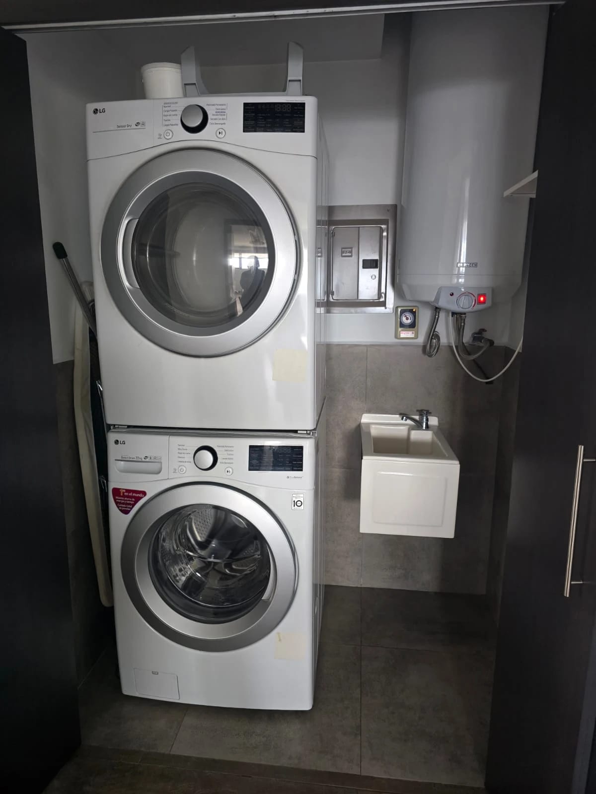 Renta de apartamento amueblado en Edificio Urbana Zona 10 — Apartamento en Alquiler en Urbana, Zona 10, Guatemala, Ciudad — foto 10 de 10
