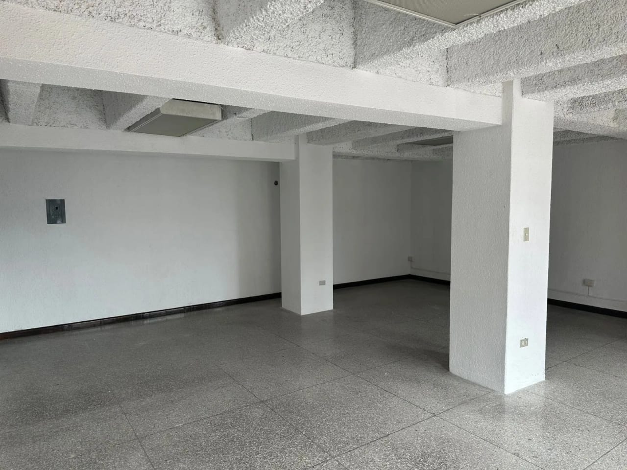 Renta de oficina en Edificio El Angel | Zona 4 Vía 5 — Oficina en Alquiler en Zona 4, Guatemala, Ciudad — foto 4 de 10