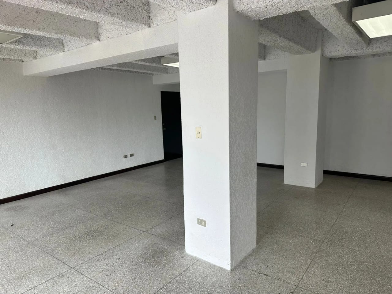 Renta de oficina en Edificio El Angel | Zona 4 Vía 5 — Oficina en Alquiler en Zona 4, Guatemala, Ciudad — foto 5 de 10