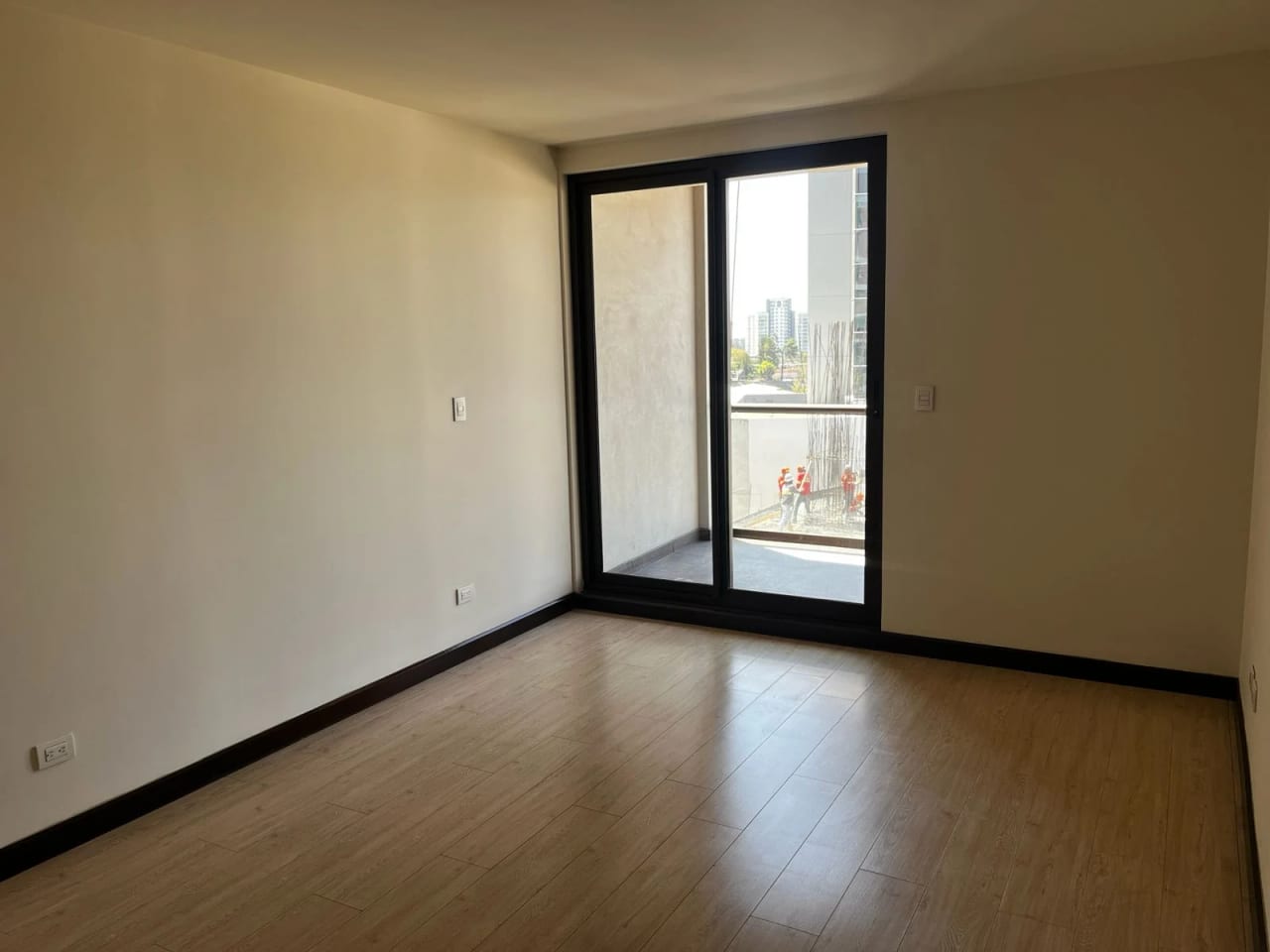 Renta de apartamento en Veinti4 Zona 10 — Apartamento en Alquiler en Veinti4, Zona 10, Guatemala, Ciudad — foto 3 de 10