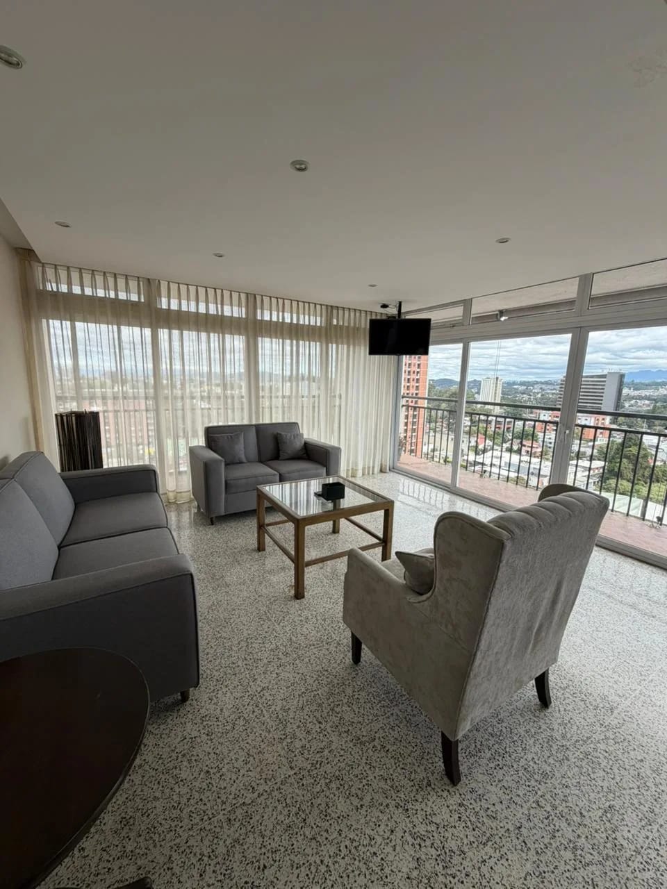 Renta de apartamento amueblado en Edificio Ciudad Vieja | Zona 10 — Apartamento en Alquiler en Ciudad Vieja, Zona 10, Guatemala, Ciudad — foto 1 de 1