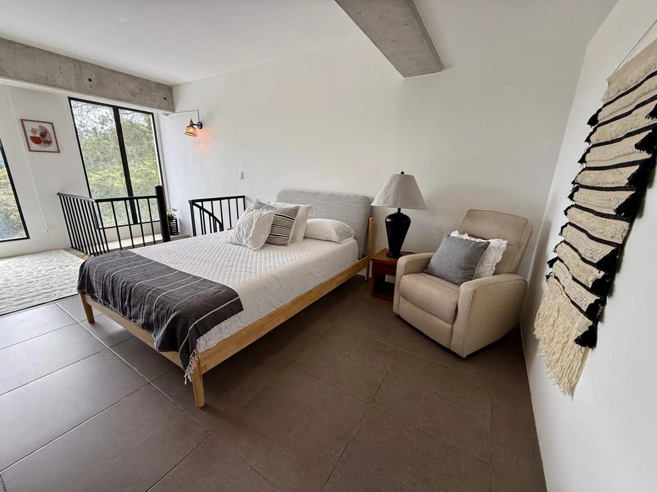 Renta de apartamento tipo Loft Amueblado en Edificio Fabra Zona 10 — Apartamento en Alquiler en Fabra, Zona 10, Guatemala, Ciudad — foto 1 de 11