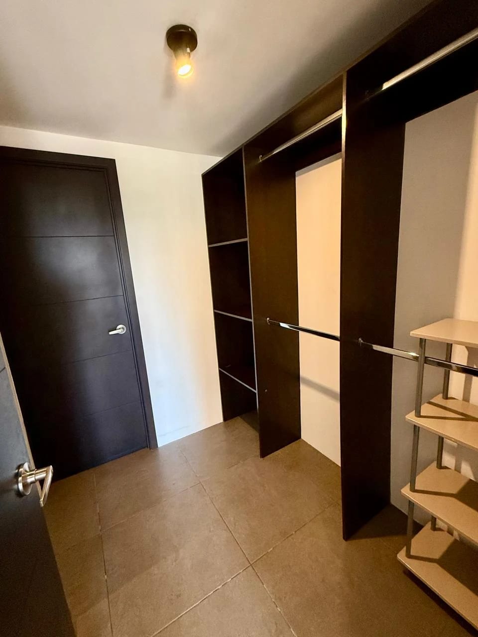 Renta de apartamento tipo Loft Amueblado en Edificio Fabra Zona 10 — Apartamento en Alquiler en Fabra, Zona 10, Guatemala, Ciudad — foto 8 de 11