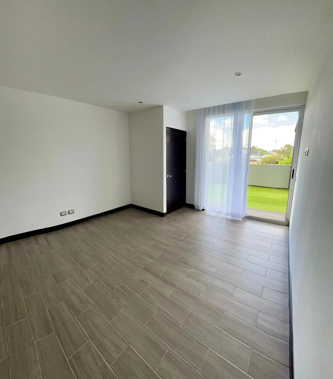 Venta de apartamento con amplia terraza en Destiny Sky Homes | Km.14.5 CAES — Apartamento en Venta en Destiny Sky Homes, Carretera a El Salvador, Guatemala, Ciudad — foto 1 de 10