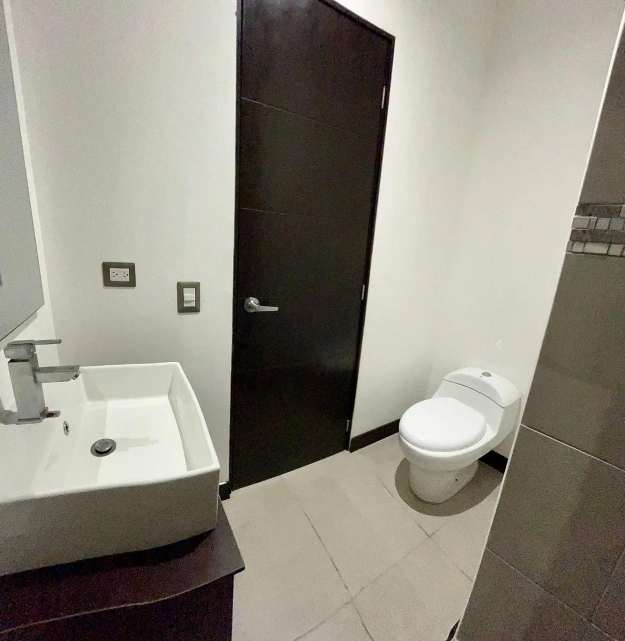 Venta de apartamento con amplia terraza en Destiny Sky Homes | Km.14.5 CAES — Apartamento en Venta en Destiny Sky Homes, Carretera a El Salvador, Guatemala, Ciudad — foto 8 de 10