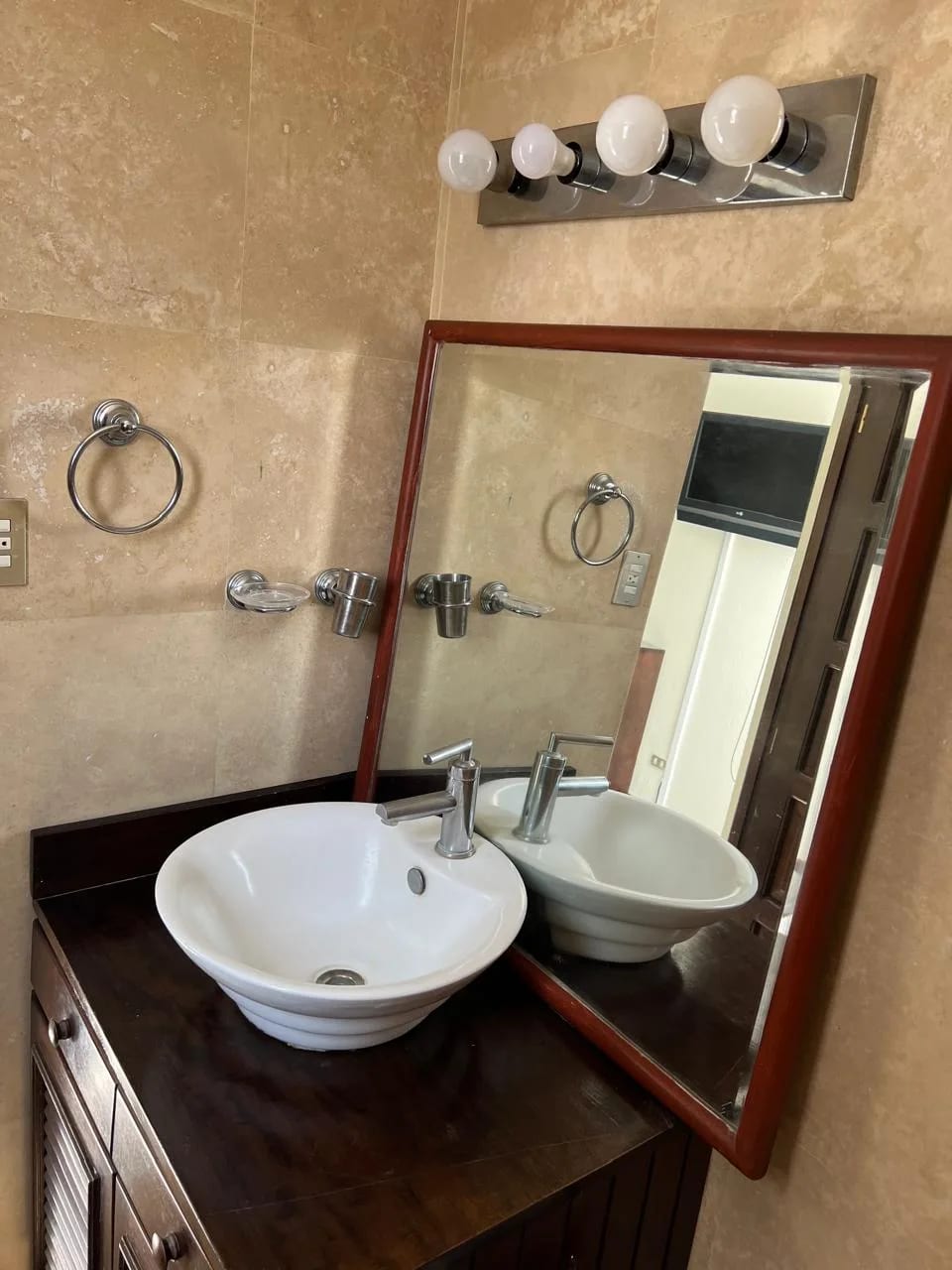 Renta de apartamento amueblado en 6ta Av zona 9 | 3 habitaciones — Apartamento en Alquiler en Zona 9, Guatemala, Ciudad — foto 5 de 14