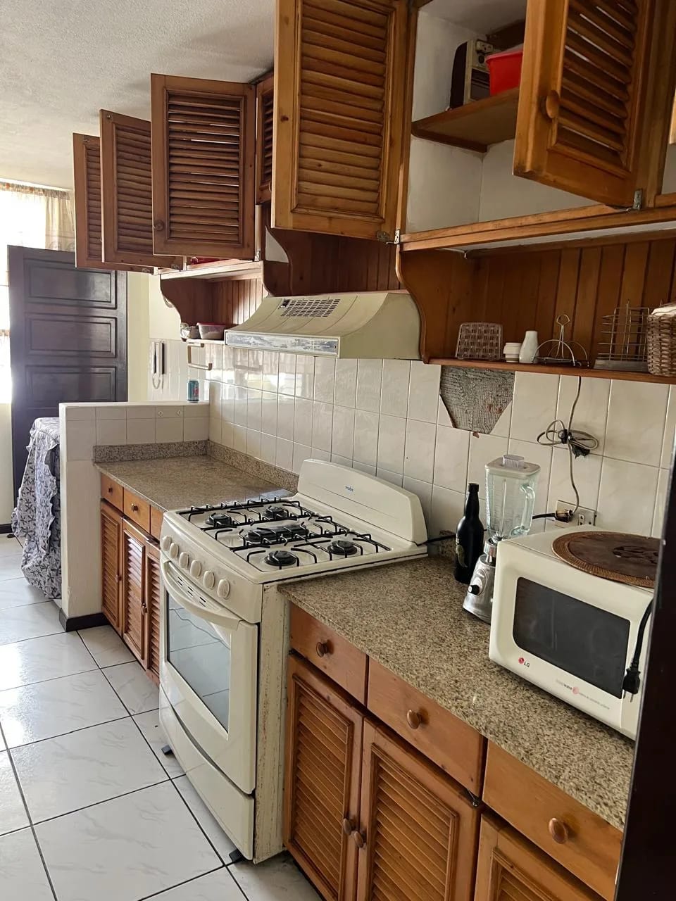 Renta de apartamento amueblado en 6ta Av zona 9 | 3 habitaciones — Apartamento en Alquiler en Zona 9, Guatemala, Ciudad — foto 9 de 14