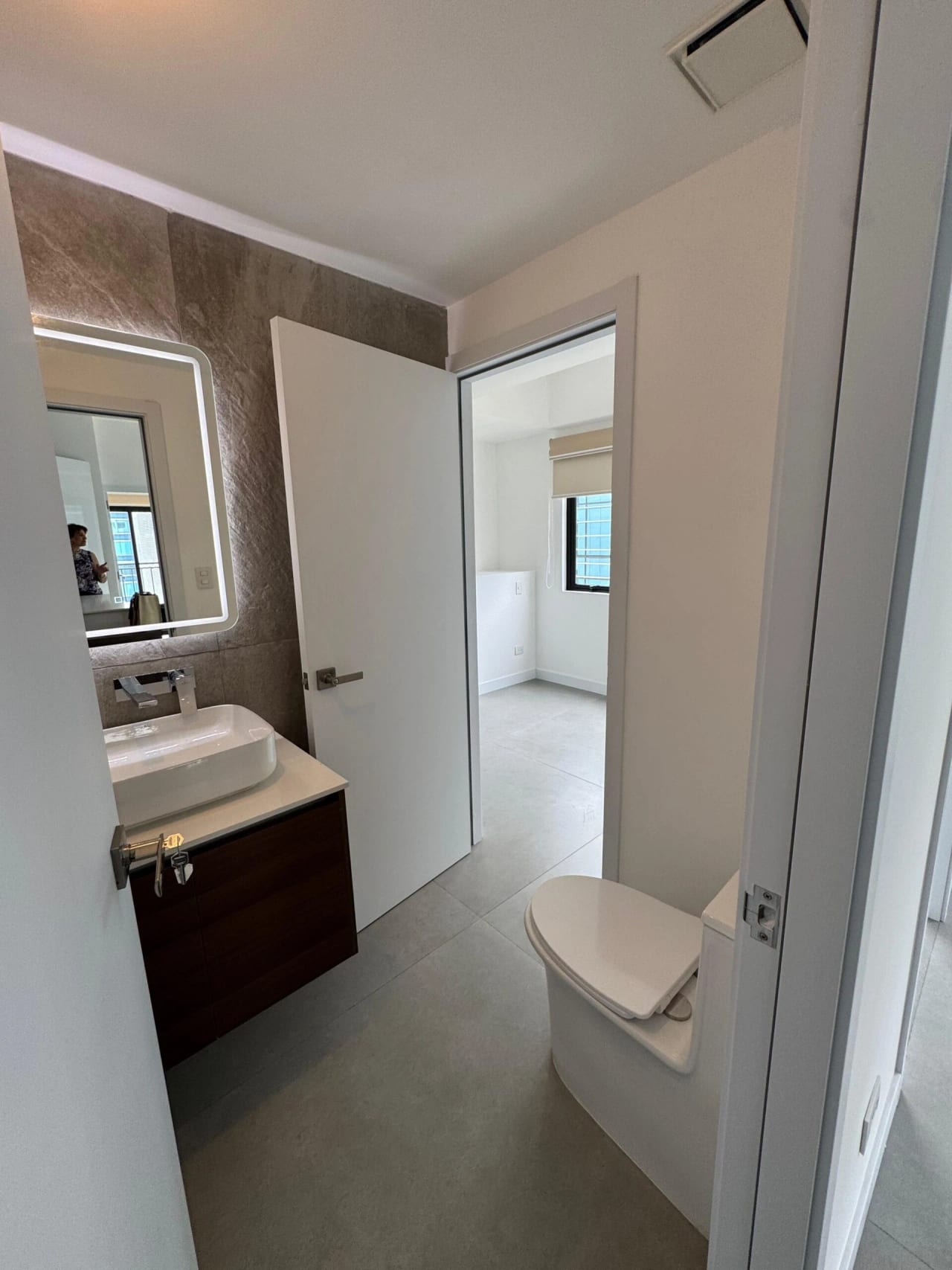 Apartamentos en Edificio Bonadíez | Zona 10 de 2 habitaciones y doble ingreso — Apartamento en Alquiler en Bonadiez, Zona 10, Guatemala, Ciudad — foto 3 de 17