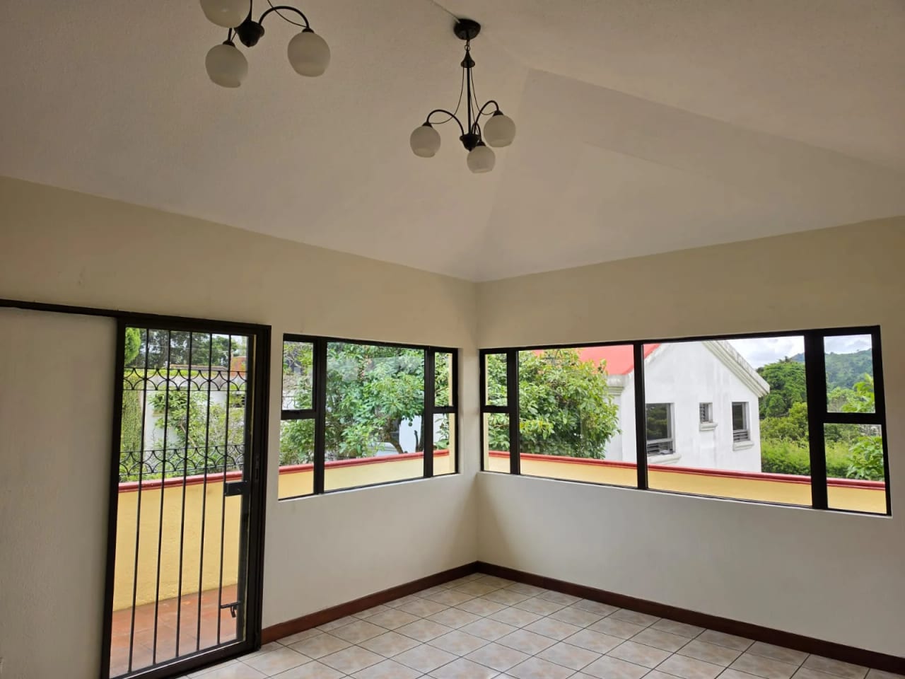 Venta de casa en Condominio Las Kascada | Km.16.5 Caes — Casa en Venta en Carretera a El Salvador, Guatemala, Ciudad — foto 6 de 17