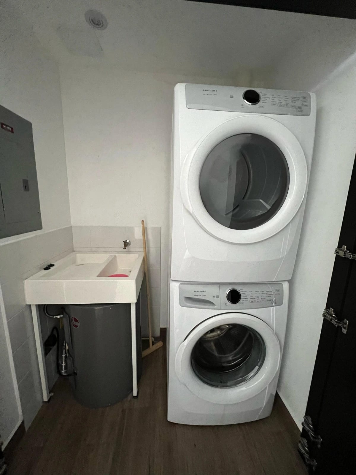 Renta y Venta de Apartamento con Jardín en IQ10 Zona 10 — Apartamento en Alquiler en IQ10, Zona 10, Guatemala, Ciudad — foto 15 de 16
