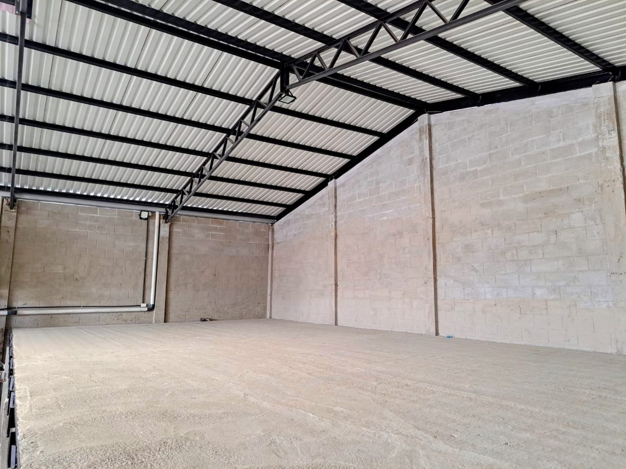 Bodega en Renta Z.2 de Mixco ( Cerca de Santa Rita) — Bodega / Ofibodega en Alquiler en Zona 2 Mixco, Guatemala, Ciudad — foto 1 de 3