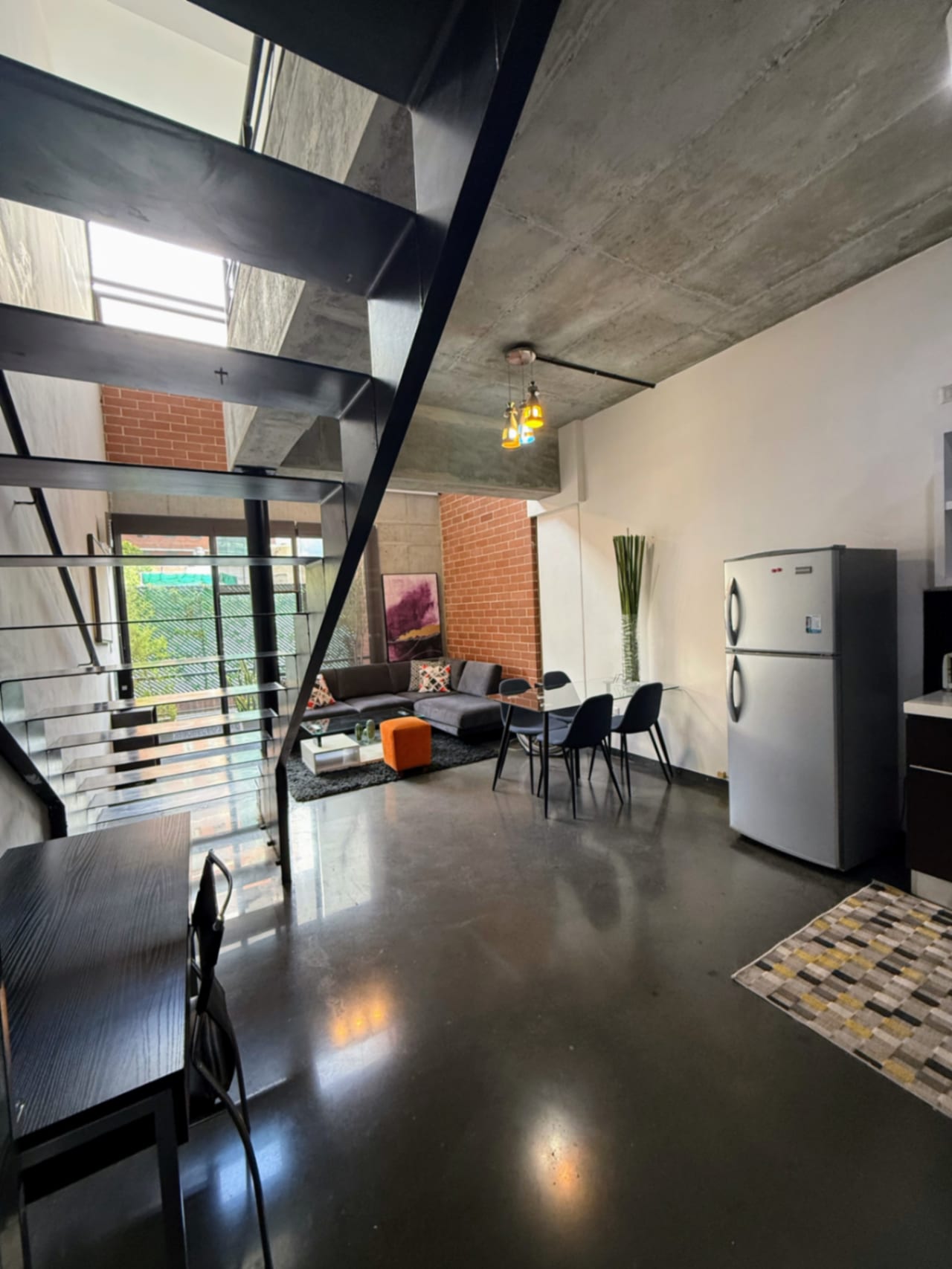 Amplio y Moderno Loft en z4 — Apartamento en Alquiler en Cuatro 36, Zona 4, Guatemala, Ciudad — foto 1 de 17