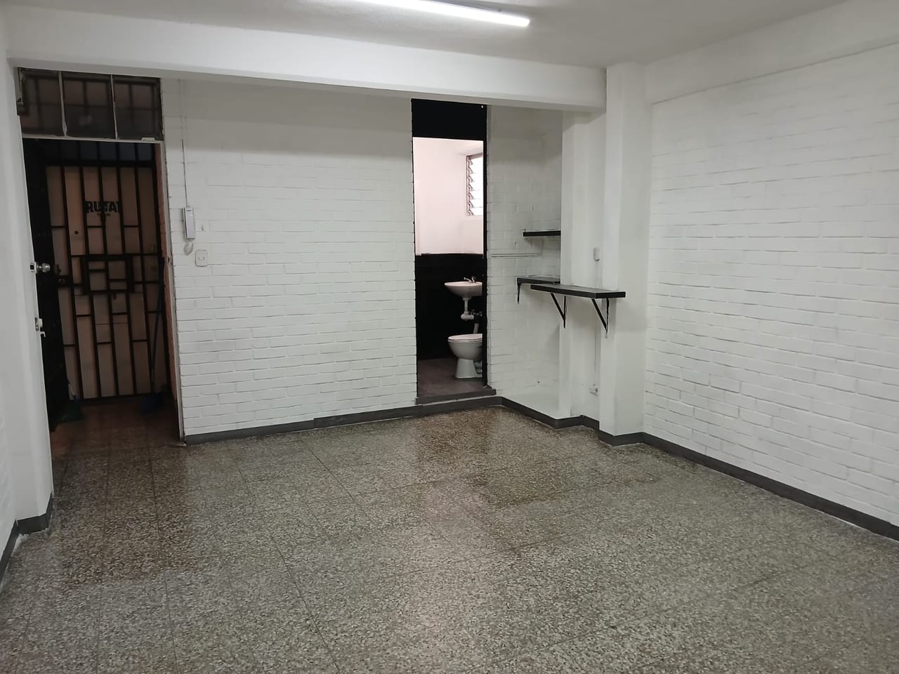 Oficina en z4 frente al TEC — Oficina en Alquiler en Zona 4, Guatemala, Ciudad — foto 2 de 5