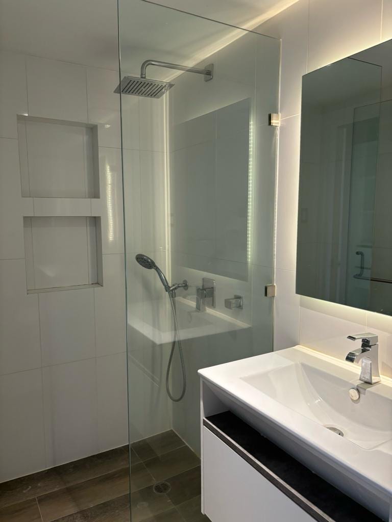 Apartamento amueblado con acabados de diseñador — Apartamento en Alquiler en Airali, Zona 10, Guatemala, Ciudad — foto 7 de 15