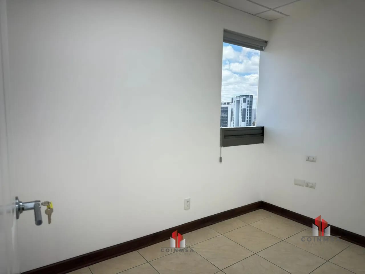 Oficina en renta zona 10 / Torino I — Oficina en Alquiler en Torino, Zona 10, Guatemala, Ciudad — foto 8 de 12