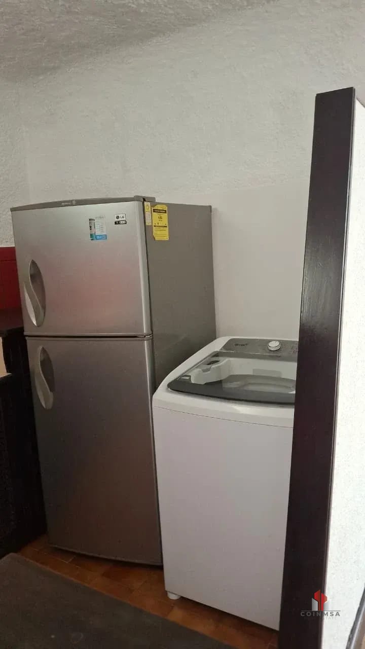Apartamento semi-amueblado en Renta zona 10 — Apartamento en Alquiler en Las Cañas, Zona 10, Guatemala, Ciudad — foto 3 de 9