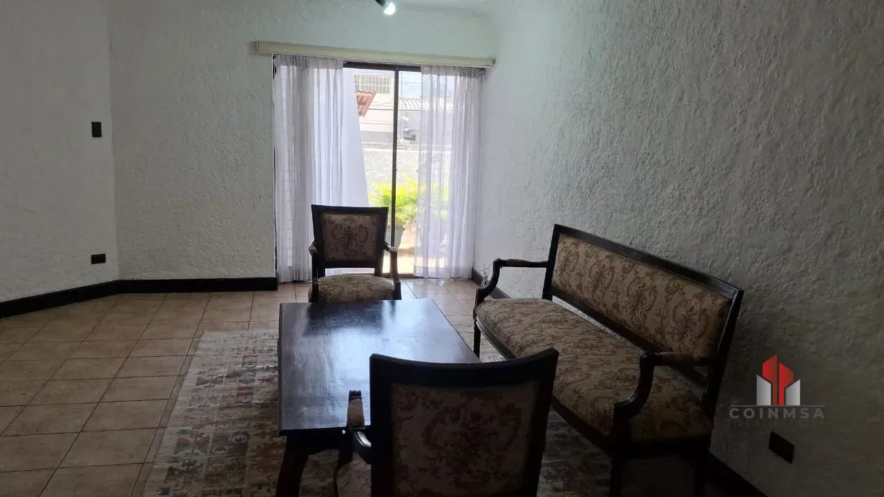 Apartamento semi-amueblado en Renta zona 10 — Apartamento en Alquiler en Las Cañas, Zona 10, Guatemala, Ciudad — foto 1 de 9