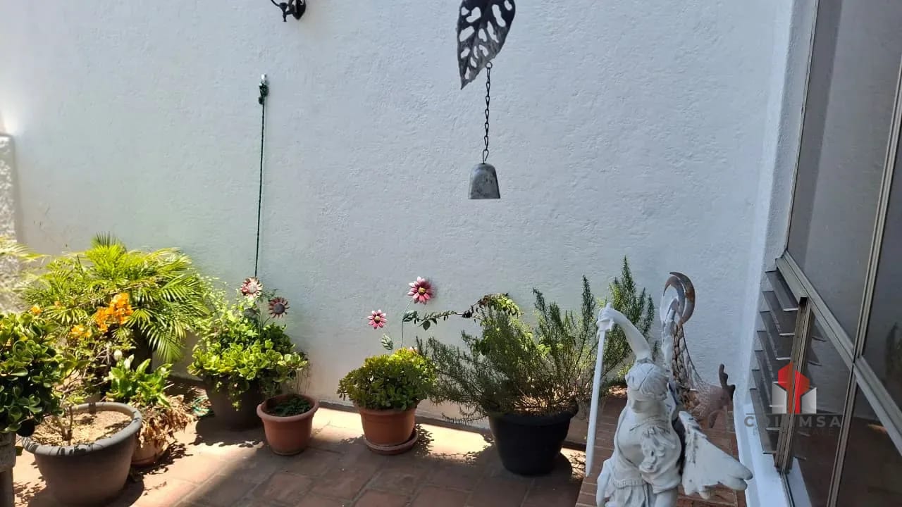 Apartamento semi-amueblado en Renta zona 10 — Apartamento en Alquiler en Las Cañas, Zona 10, Guatemala, Ciudad — foto 4 de 9