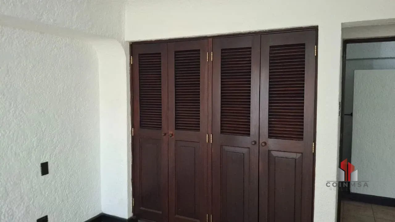 Apartamento semi-amueblado en Renta zona 10 — Apartamento en Alquiler en Las Cañas, Zona 10, Guatemala, Ciudad — foto 8 de 9